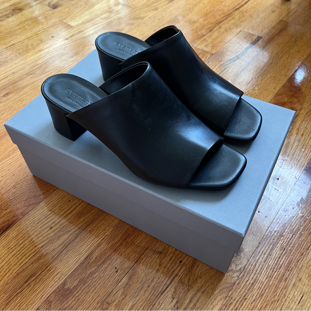 NIB Everlane black leather heeled sandals